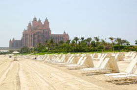 Beach-of-Atlantis-the-Palm-hotel-Dubai-UAE.jpg